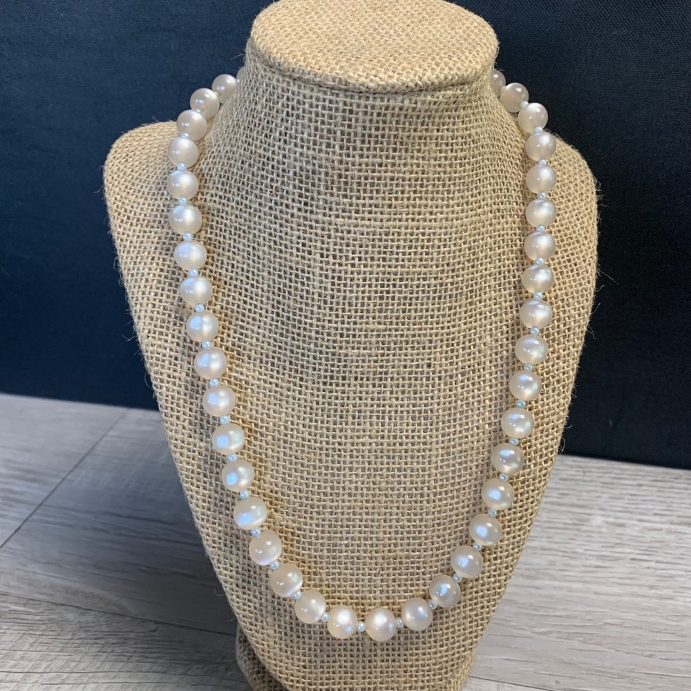 Vintage Moonstone Glass Bead Strand Necklace 20 Inch Gold Tone Box Clasp